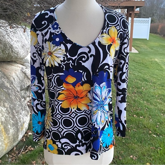 Chico’s 3/4 Sleeve Floral V Neck Top - Picture 6 of 16